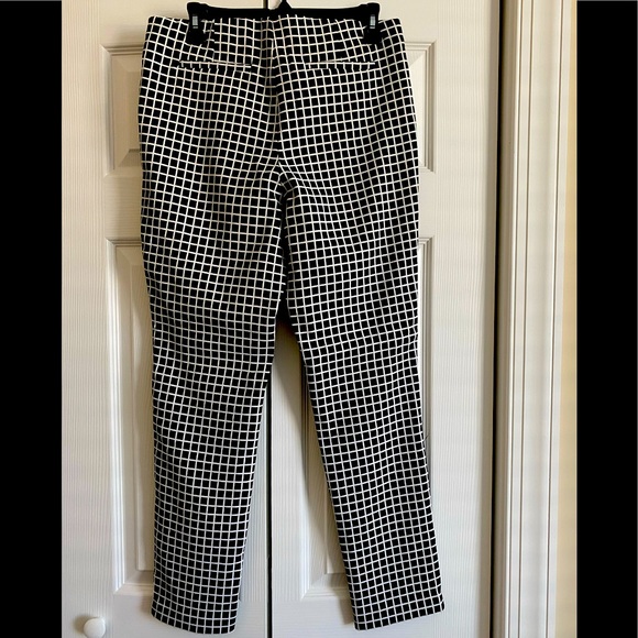 Black and white size 10 trousers, stretch material. - Picture 2 of 3